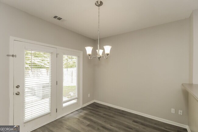 Building Photo - 128 Creekwood Tr