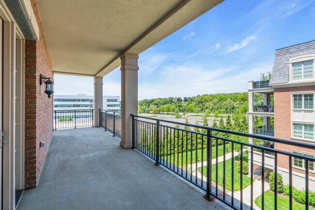 Building Photo - 6000 Royal Ct