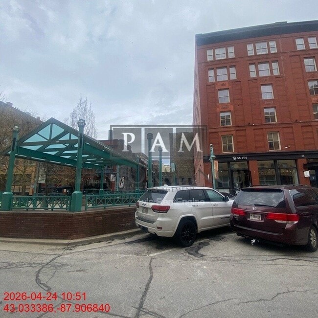 Building Photo - 234 N Broadway