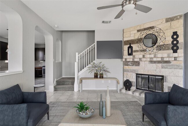 Building Photo - 144 Holstein St