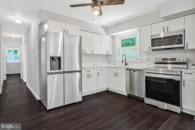 Building Photo - 9205 Midland Turn