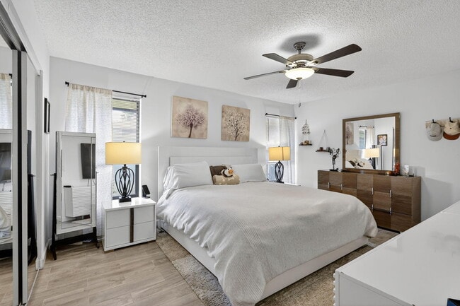 Building Photo - 235 SW 29th Ave