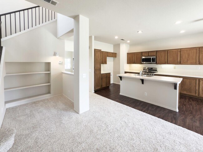 Building Photo - RARE 6 BEDROOM HOME FOR RENT IN OPTIMUM LO...