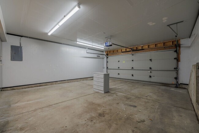 Building Photo - 5108 Hawk Springs Dr