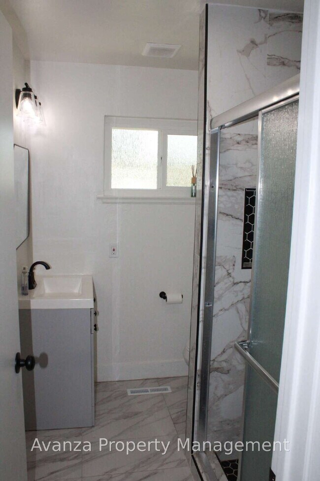 Building Photo - Home for Rent 4 Bed/3 Bath - 1,791 Sq Ft. Rent: $2,750/month Security Deposit: $2,850 Bullard Hig...