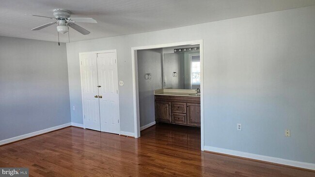 Building Photo - 12131 Salemtown Dr