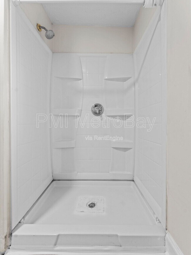 Building Photo - 8210 N Klondyke St