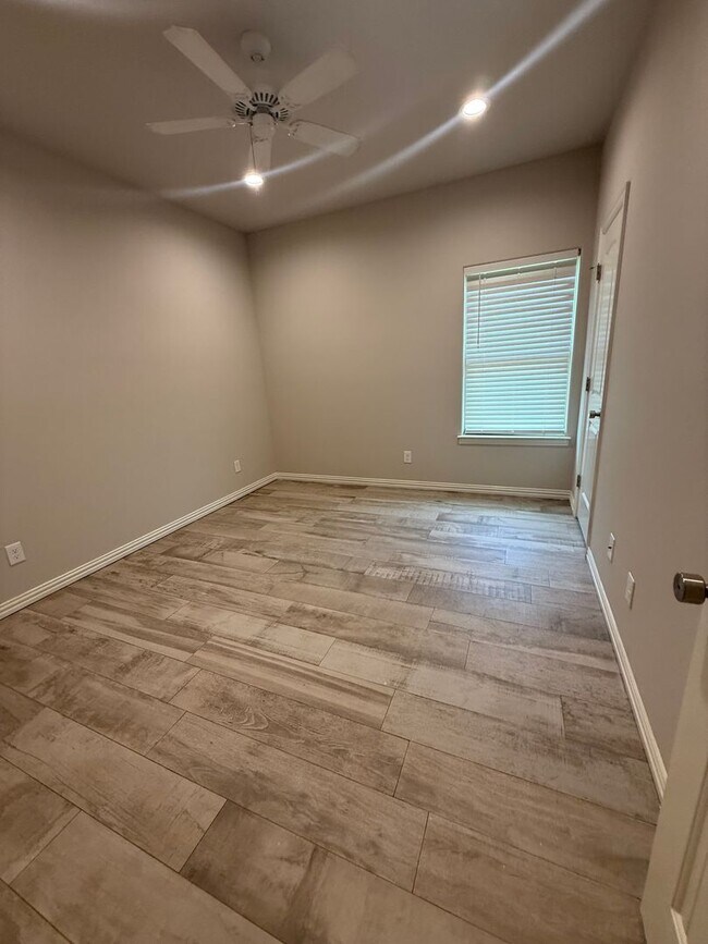 Building Photo - 1812 Brookhaven Dr
