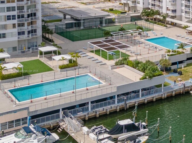 Building Photo - 18031 Biscayne Blvd