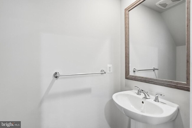 Building Photo - 43185 Mongold Square