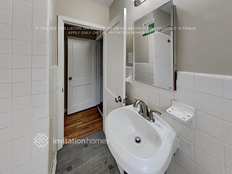 Building Photo - 5604 23rd Ave S