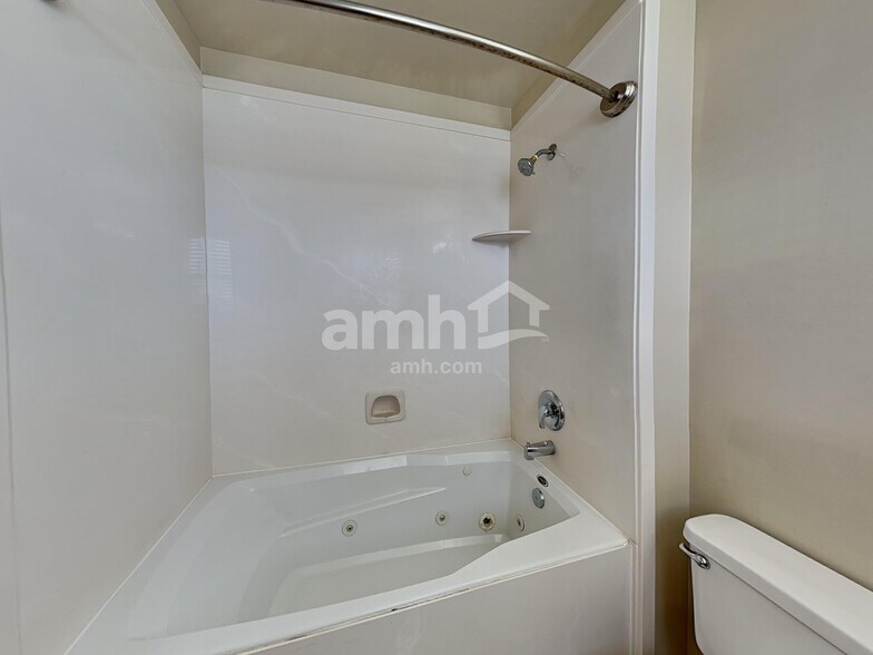 Building Photo - 980 Inverness Dr