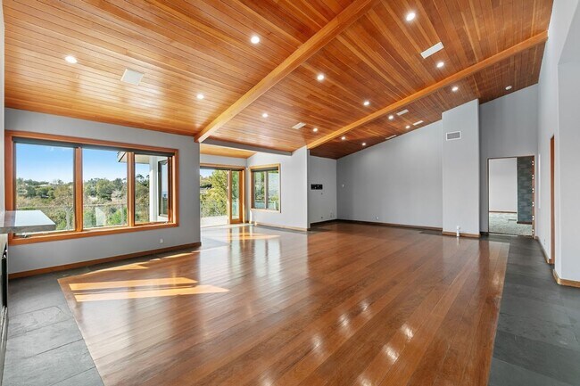 Building Photo - 27091 Sea Vista Dr