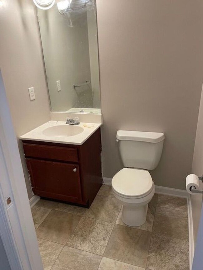 Building Photo - 3 Bed 3 Bath Townhouse in Marietta