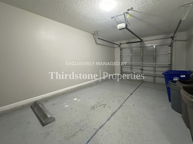 Building Photo - 1036 N Black Cherry Dr