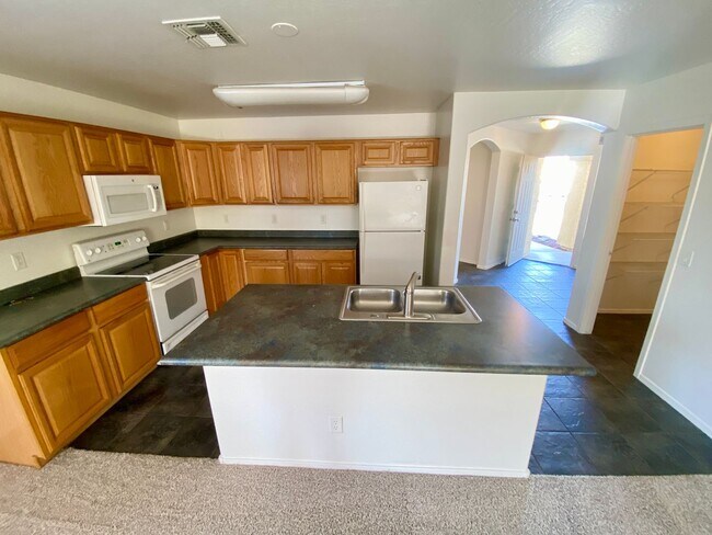 Building Photo - 3 Bed, 2 Bath in Rancho El Mirage