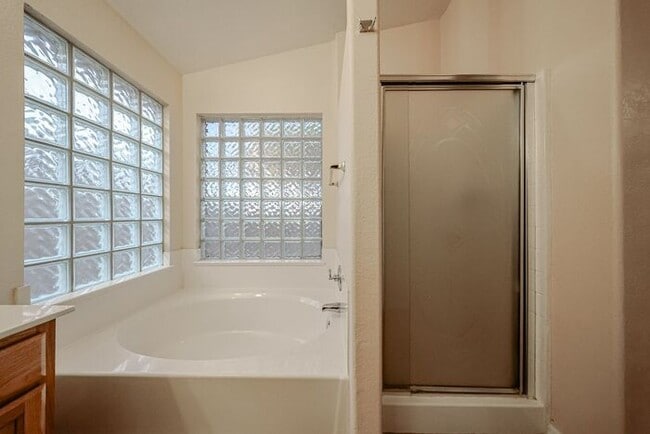 Building Photo - MOVE IN SPECIALS!! Lovely 4-bedroom, 2-bat...