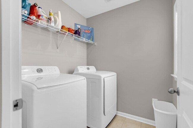 Building Photo - 534 Alderly Dr