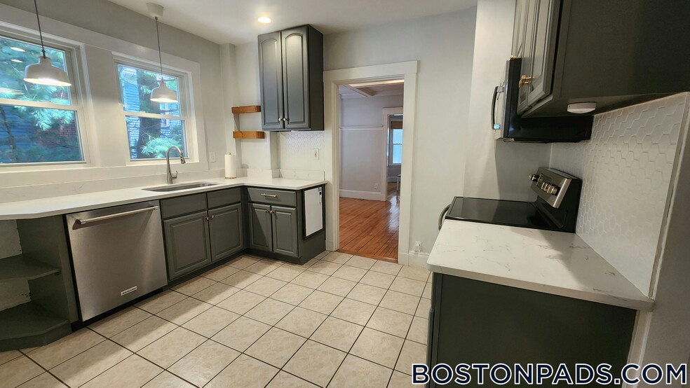 Primary Photo - 15 Mt Vernon St