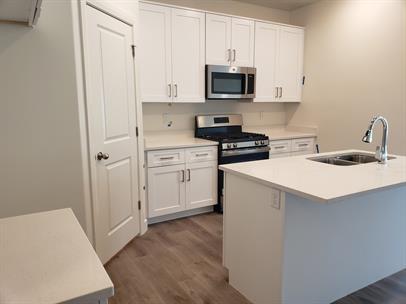 Building Photo - Azalea Townhomes Poolside Living 3 Bed 2.5...