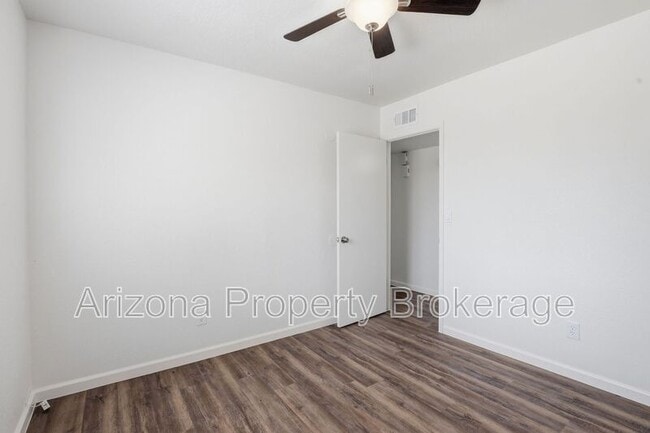 Building Photo - 3433 E Enid Ave