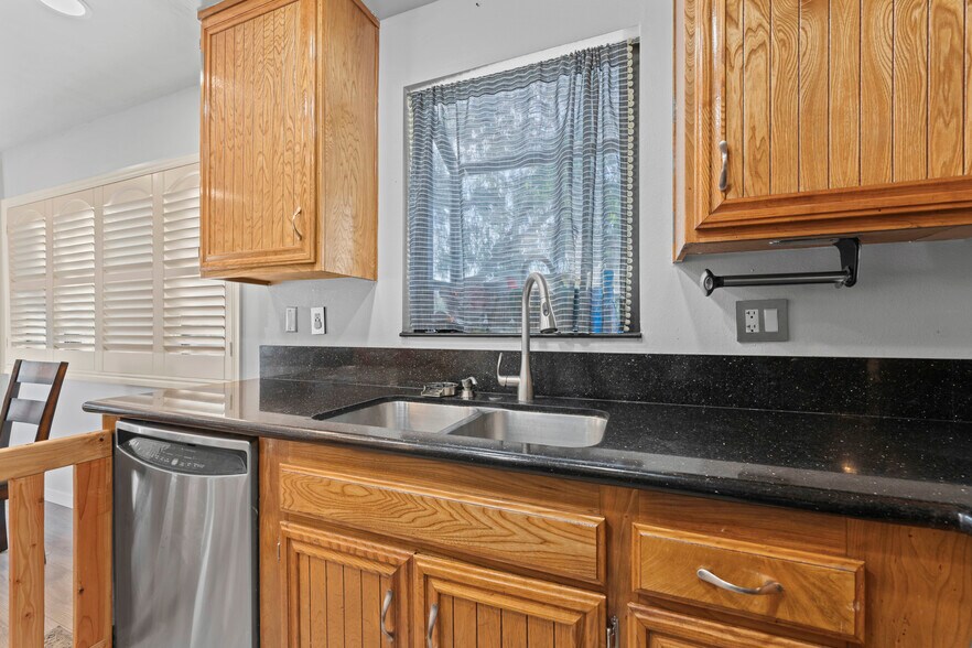 Building Photo - 18122 Sundowner Way