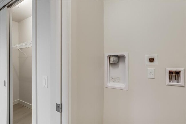 Building Photo - 44 East Ave