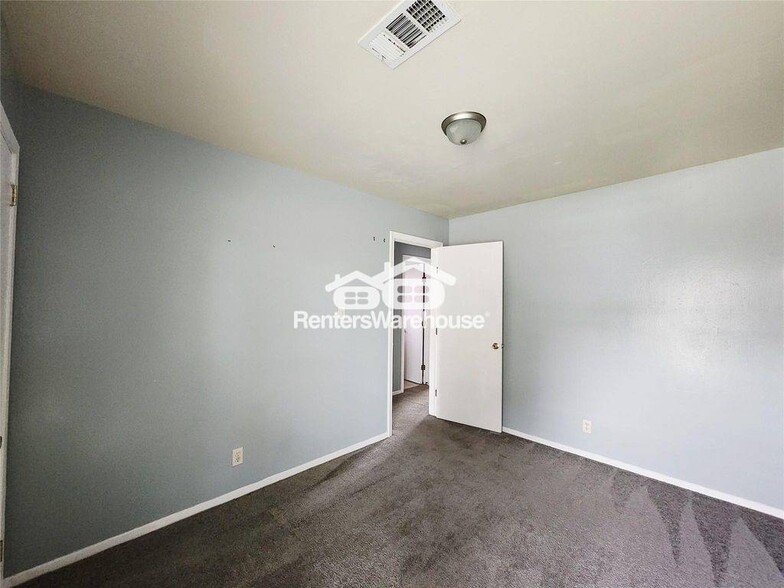 Building Photo - 9918 Ebb St