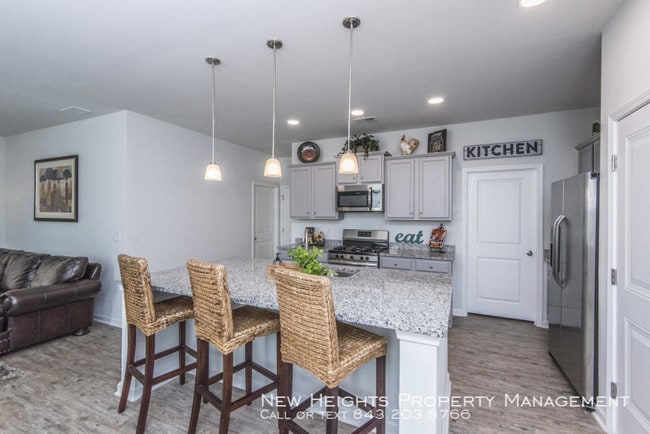 Building Photo - Gorgeous home in McKewn neighborhood!