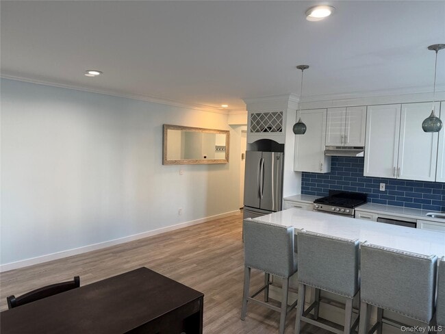 Building Photo - 25 W Broadway