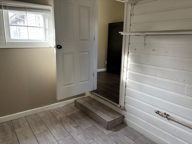 Building Photo - “Move-In Ready 2-Bedroom with Expansive Yard”