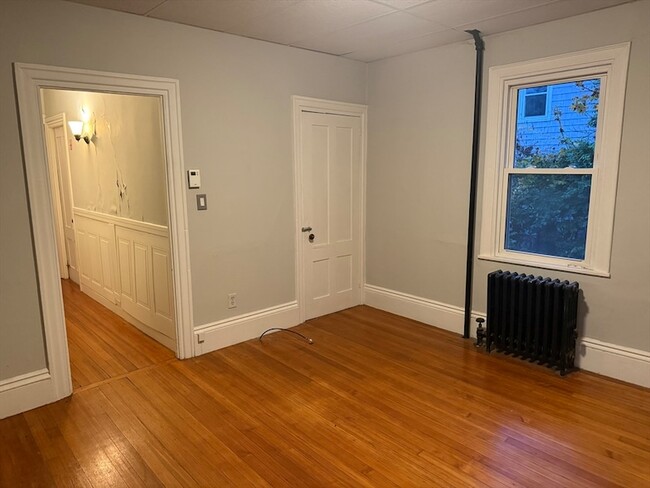 Building Photo - 10 Cushman St