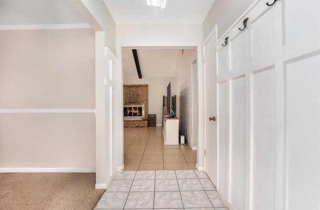 Building Photo - 1027 Sycamore St