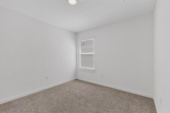 Building Photo - 322 Pedernales Ln