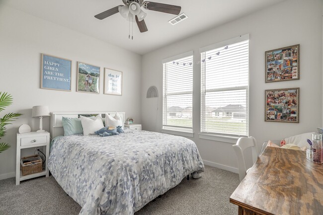 Building Photo - Immaculate 4-bedroom 3.5 bath Home in Faye...