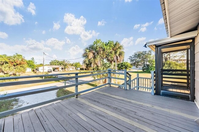 Building Photo - 208 S Canal St