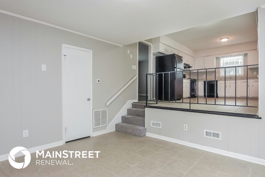 Building Photo - 4905 S Singing Woods Pl