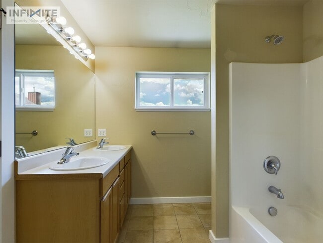 Building Photo - 1113 Las Campanas Dr
