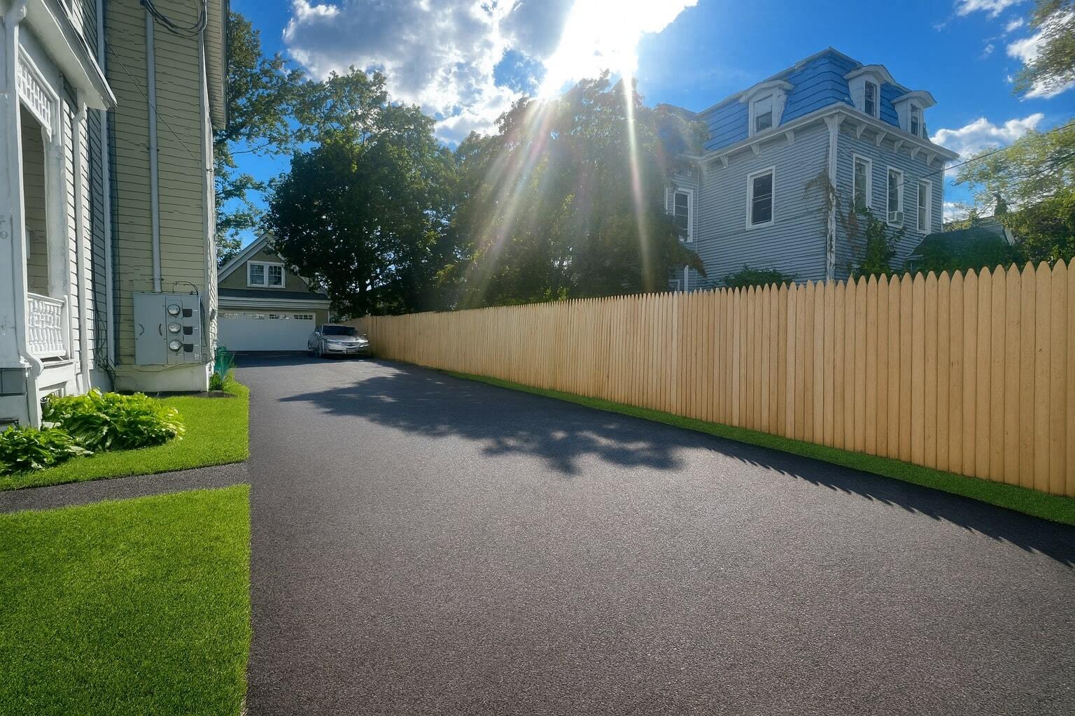 DRIVEWAY PARKING (UP TO 3 CARS) - 89 Grant St