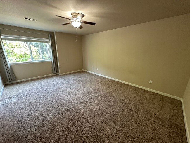 Building Photo - 7613 Columbia Way NE