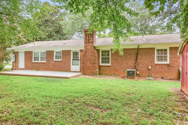 Building Photo - Beautiful Sherwood Location