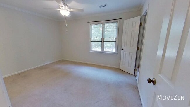 Building Photo - 5622 Darrow Dr