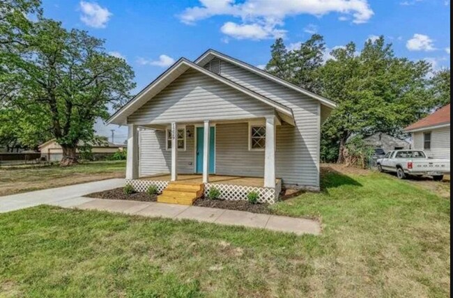 Primary Photo - Cute Three-Bedroom, One Bath bungalow in W...