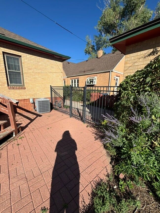Building Photo - 2817 Pioneer Ave