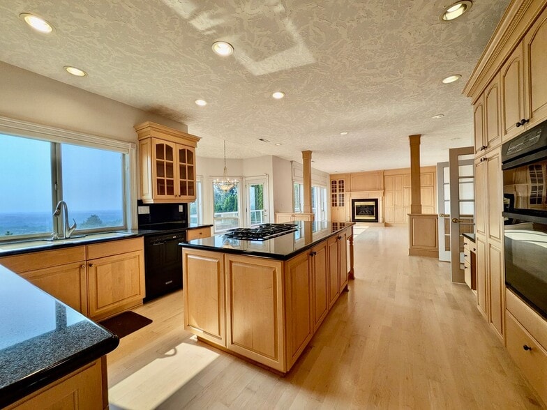 Building Photo - 3014 NW Chapin Dr