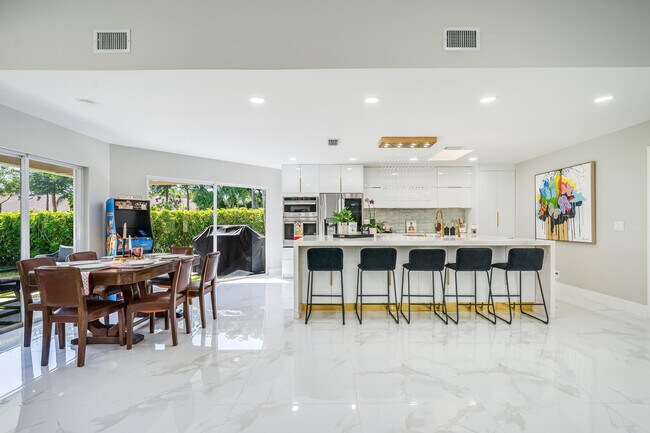 Building Photo - 154 Coventry Pl