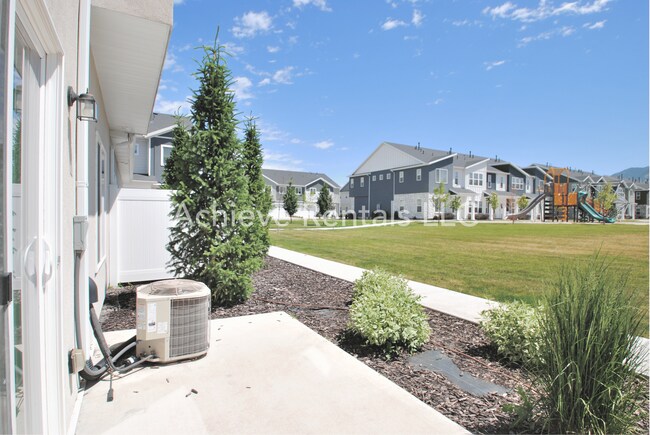 Building Photo - Golf, Parks & Home Sweet Home | Logan Utah Townhome
