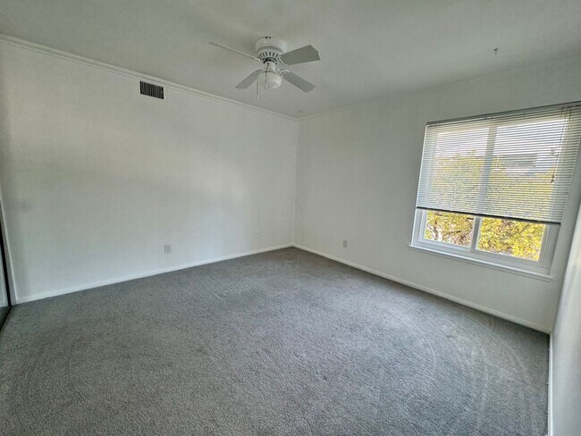 Building Photo - Very Spacious home in the desirable Porter Ranch area with a separate detached guest house