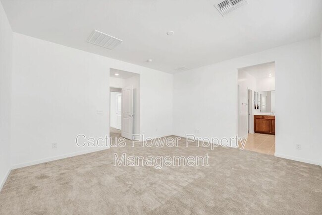 Building Photo - 9850 E Tamery Ave