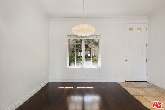 Building Photo - 851 N San Vicente Blvd